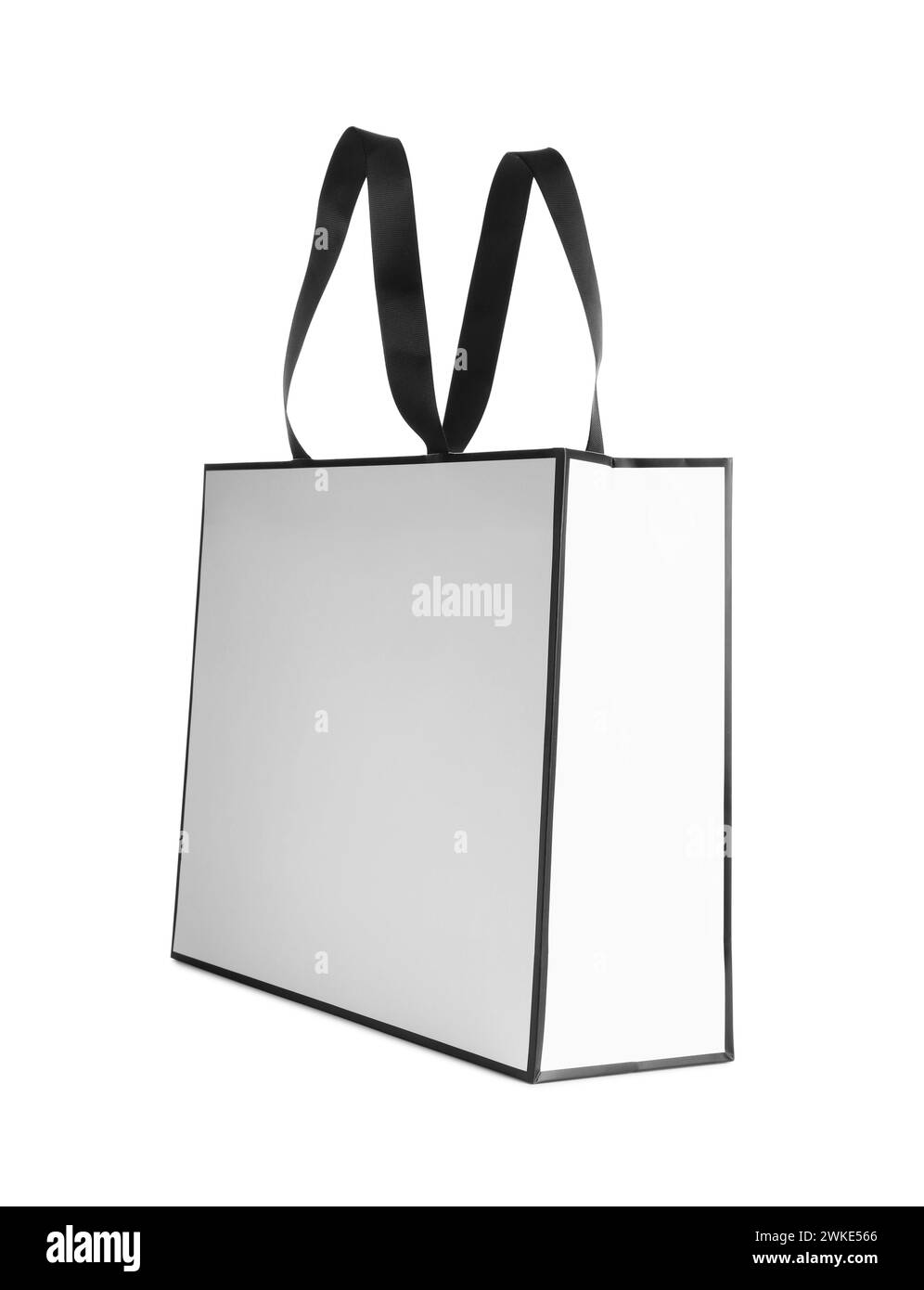 Un sacchetto di carta isolato su bianco. Mockup per il design Foto Stock