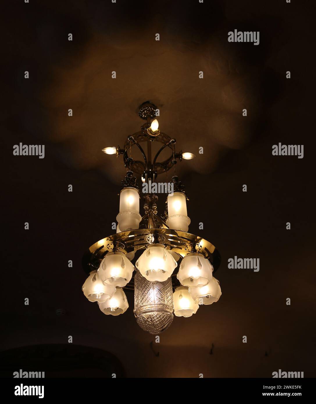 Spagna. Catalogna. Barcellona. Casa Batlló. Ristrutturazione di Antonio Gaudí, 1904-1906. Pavimento nudo. Luce modernista. Foto Stock