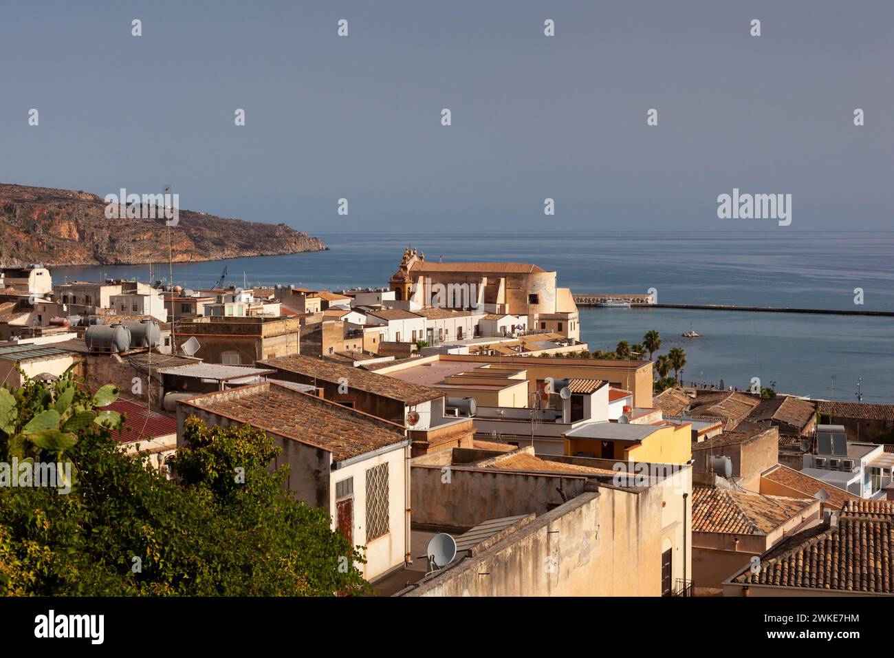 Veduta della cittadina di pescatori di Castellammare del Golfo, in provincia di Trapani. Sicilia Foto Stock