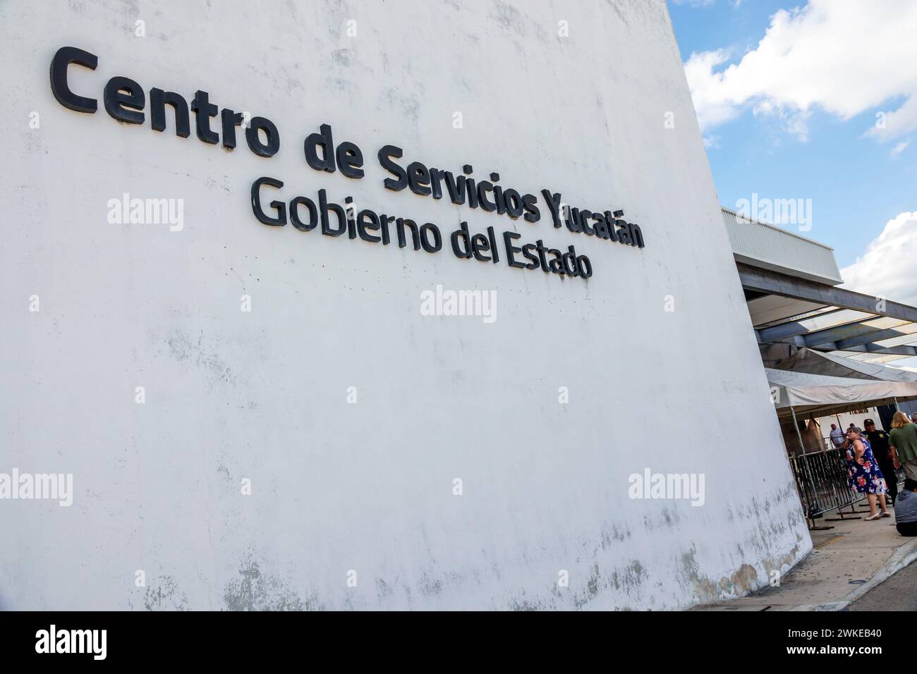 Merida Mexico, Xcumpich Calle 20A, edificio del centro servizi governativi, amministrazione della previdenza sociale, ingresso esterno, cartelli segnaletici informativi Foto Stock