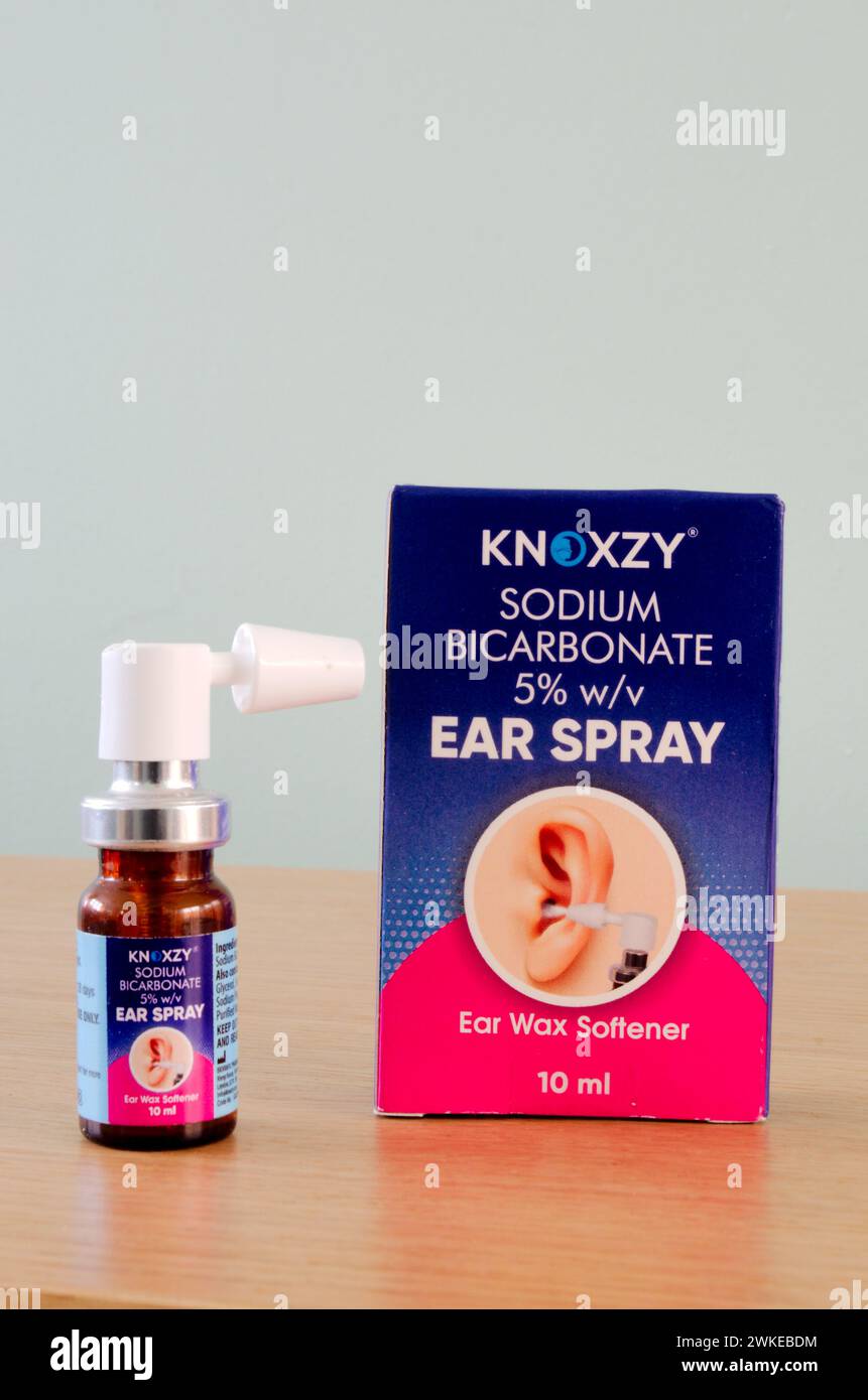 Flacone spray per orecchie Knoxzy bicarbonato di sodio con cera morbida Foto Stock