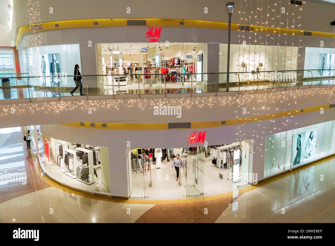 Merida Mexico, zona industriale, centro commerciale Galerias Merida, atrio, interno, negozi H & M H&M Kids, business, mercanti Foto Stock