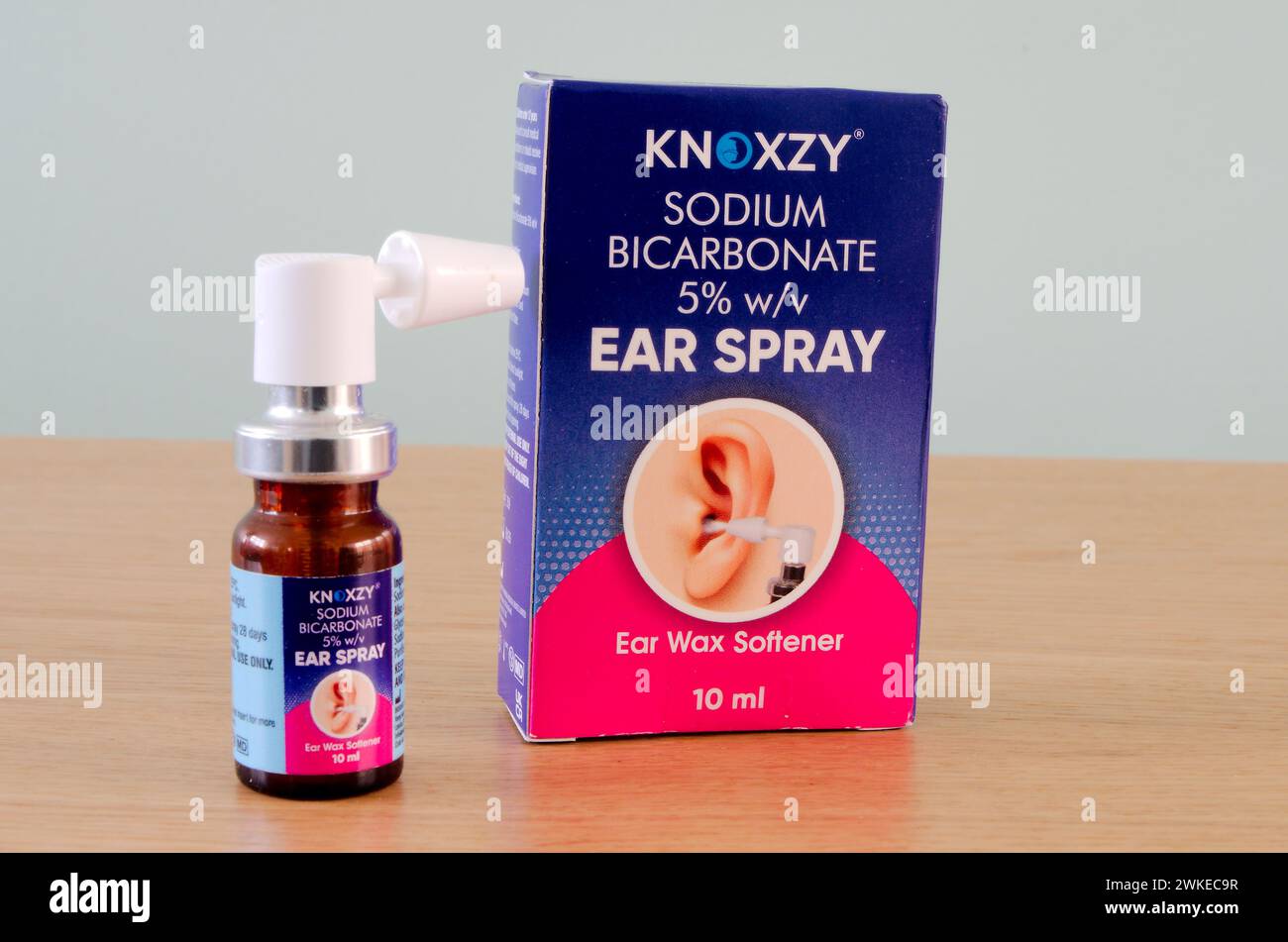 Flacone spray per orecchie Knoxzy bicarbonato di sodio con cera morbida Foto Stock