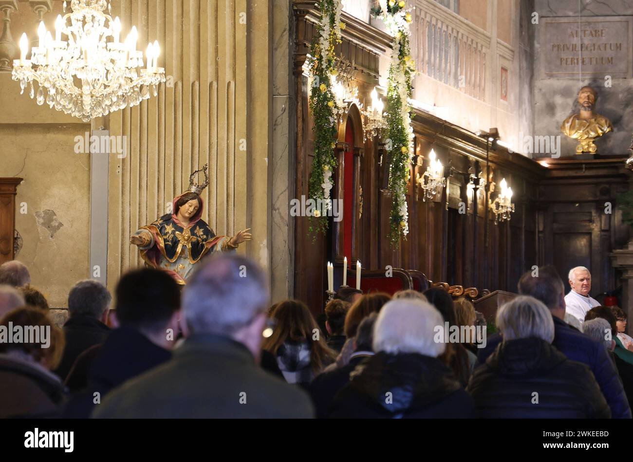 Korsika 11.02.2024, Ajaccio, Heiligenfigur in der Kathedrale Notre-Dame-de-l Assomption, auch la Madonuccia / Santa Maria Assunta - hier wurde Napoleon Bonaparte getauft *** Corsica 11 02 2024, Ajaccio, statua di un santo nella cattedrale Notre Dame de l'Assomption, anche la Madonuccia Santa Maria Assunta dove Napoleone Bonaparte fu battezzato Foto Stock