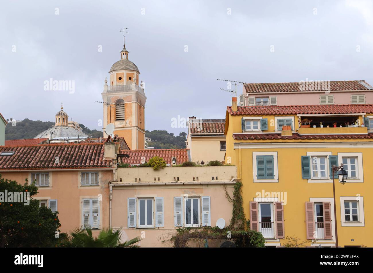 Korsika 11.02.2024, Ajaccio, Turm der Kathedrale Notre-Dame-de-l Assomption, auch la Madonuccia / Santa Maria Assunta - hier wurde Napoleon Bonaparte getauft *** Corsica 11 02 2024, Ajaccio, torre della cattedrale Notre Dame de l'Assunta, anche la Madonuccia Santa Maria Assunta qui Napoleone Bonaparte fu battezzato Foto Stock