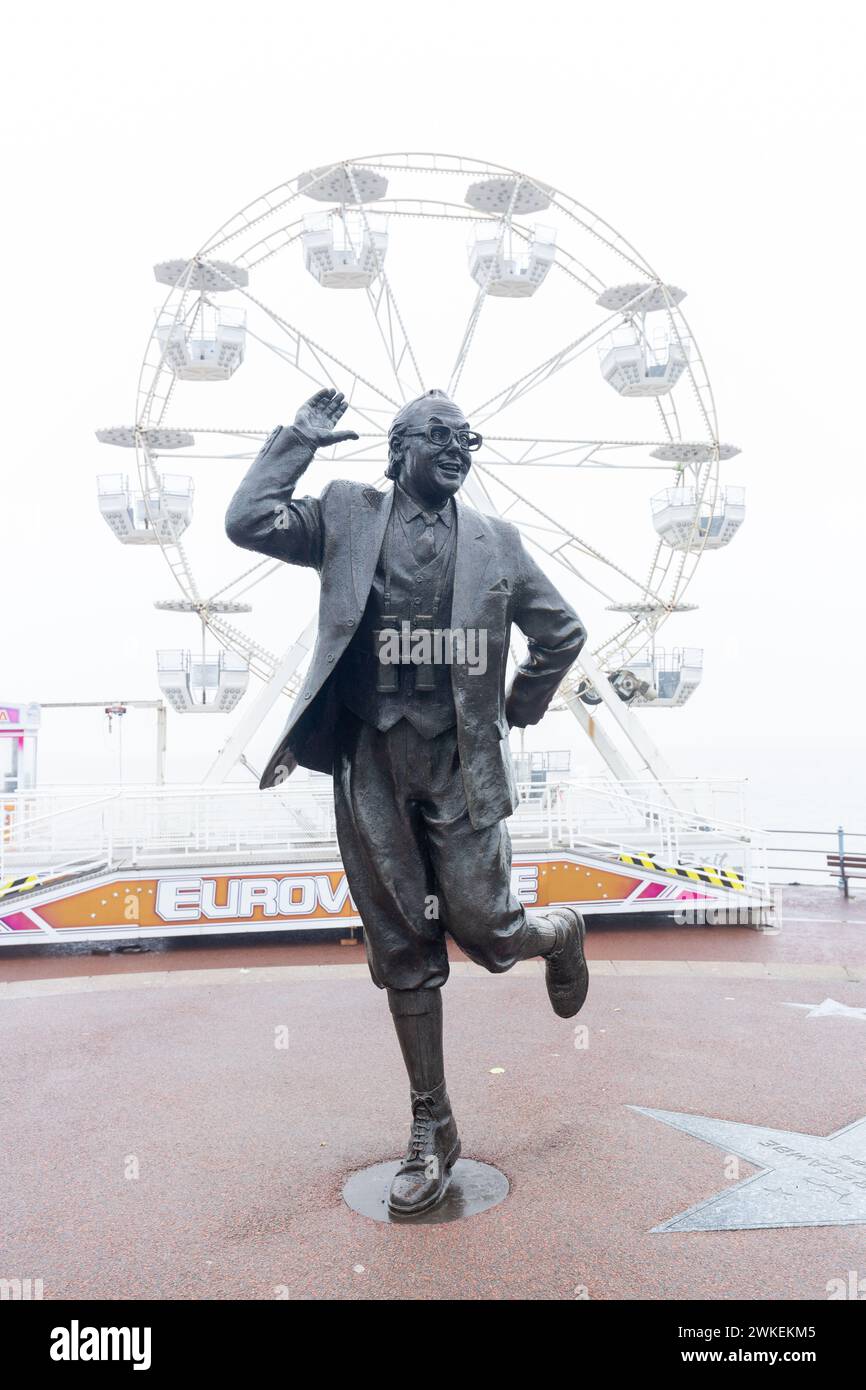 Statua di Eric Morecambe di Graham Ibbeson a Morecambe in Inghilterra Foto Stock
