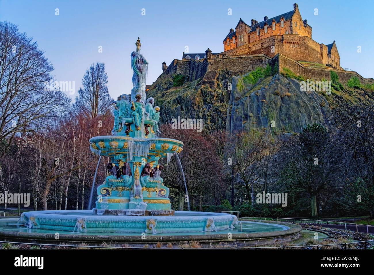 Regno Unito, Scozia, Castello di Edimburgo e Fontana di Ross Foto Stock