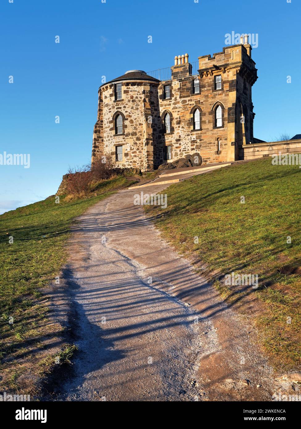 Regno Unito, Scozia, Edimburgo, Calton Hill, City Observatory, casa dell'Osservatorio. Foto Stock