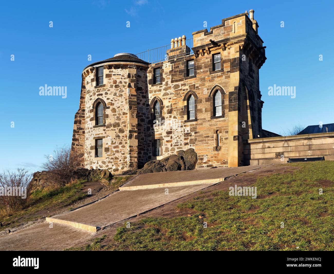 Regno Unito, Scozia, Edimburgo, Calton Hill, City Observatory, casa dell'Osservatorio. Foto Stock