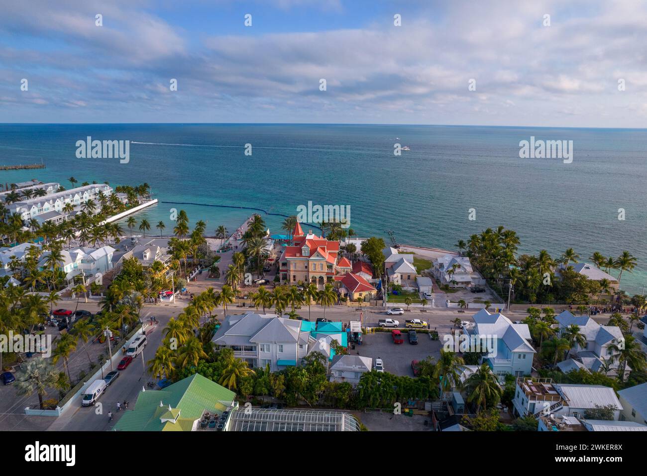 Splendida vista aerea di Key West, la sua magnifica spiaggia e la città in Florida, Stati Uniti Foto Stock
