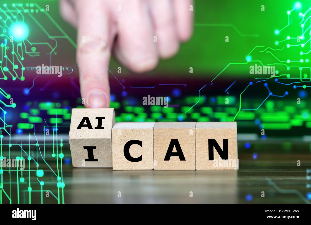 La mano gira il cubo di legno e cambia l'espressione "i CAN" in "ai CAN". Simbolo dei lavori svolti dall'intelligenza artificiale. Foto Stock