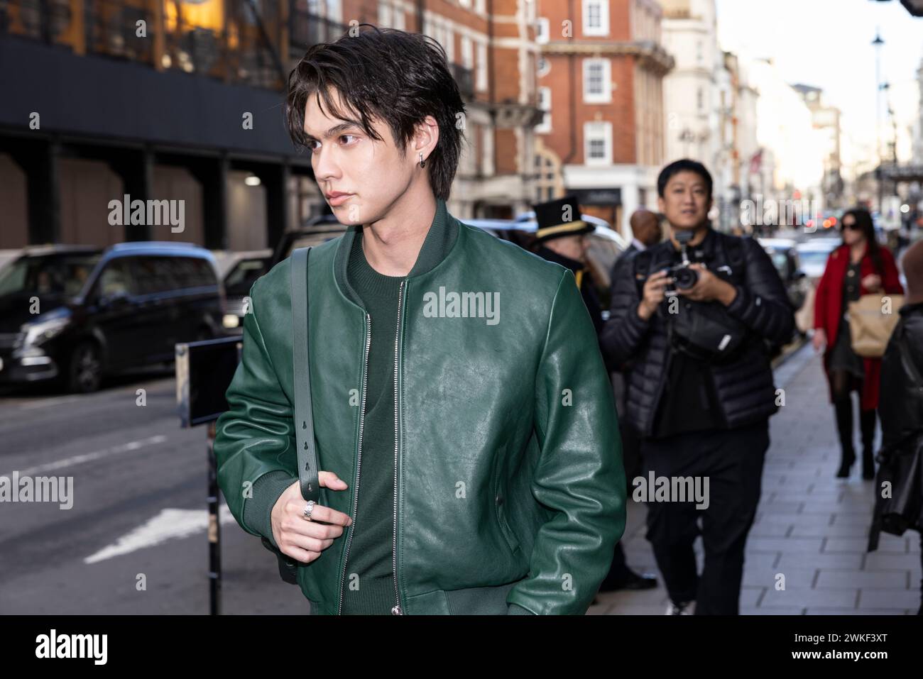 Vachirawit Chivaaree, noto professionalmente come Bright Vachirawit, attore, modello, cantante e imprenditore tailandese, fotografato a Mayfair, Londra, febbraio 2024 Foto Stock