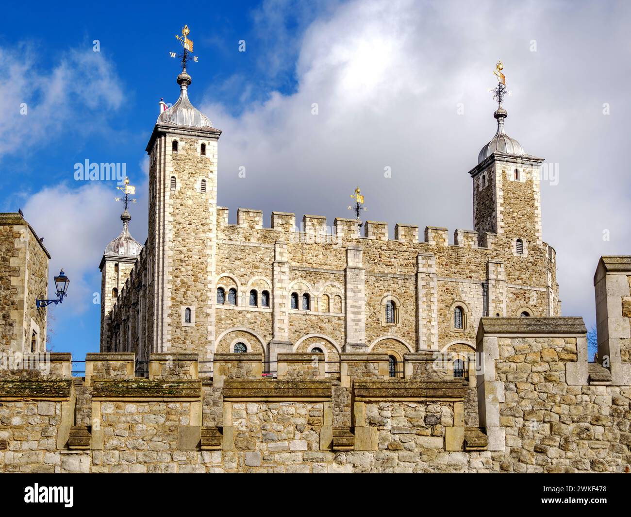 La Torre Bianca della Torre di Londra, costruita da Guglielmo il Conquistatore poco dopo l'invasione normanna nel 1087 Foto Stock