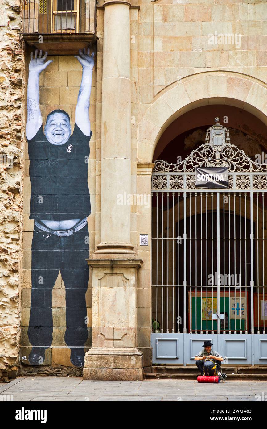 Fachada de la Parroquia Católica Inmaculada Concepción y San Lorenzo, Plaza de San Agustín, El Raval, Barcellona, Catalogna, Spagna. Foto Stock