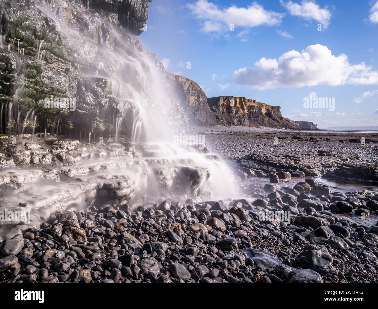 Cwm Mawr si affaccia verso Nash Point sulla Jurassic Glamorgan Heritage Coast nel Galles del Sud Foto Stock