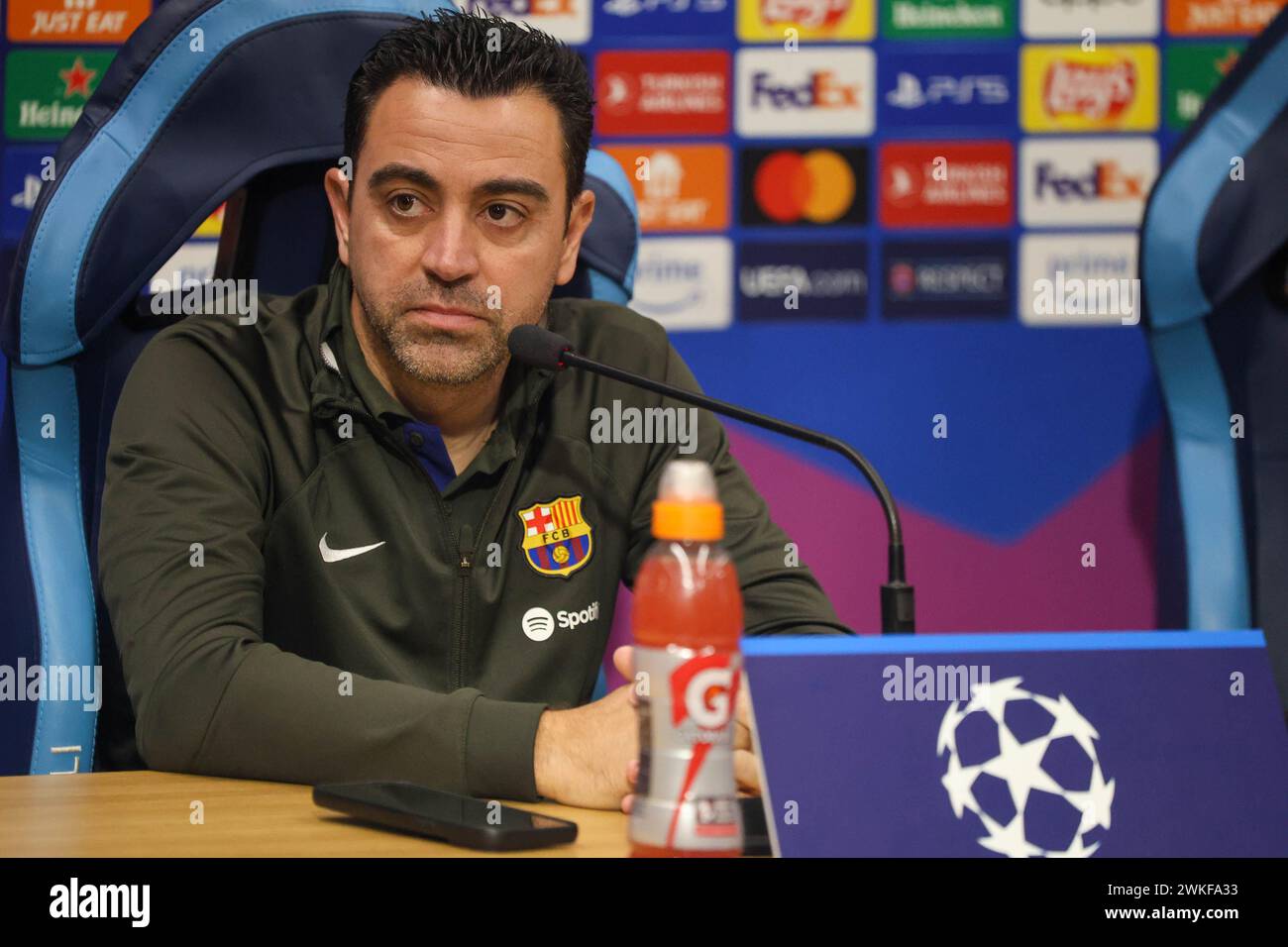 Napoli, Campania, ITALIA. 20 febbraio 2024. 20/02/2024 Napoli, conferenza stampa pre-partita della Champions League 2024 tra Napoli e Barcellona valida per il round del 16.nella foto: Coach fc Barcellona Xavi (Credit Image: © Fabio Sasso/ZUMA Press Wire) SOLO USO EDITORIALE! Non per USO commerciale! Foto Stock