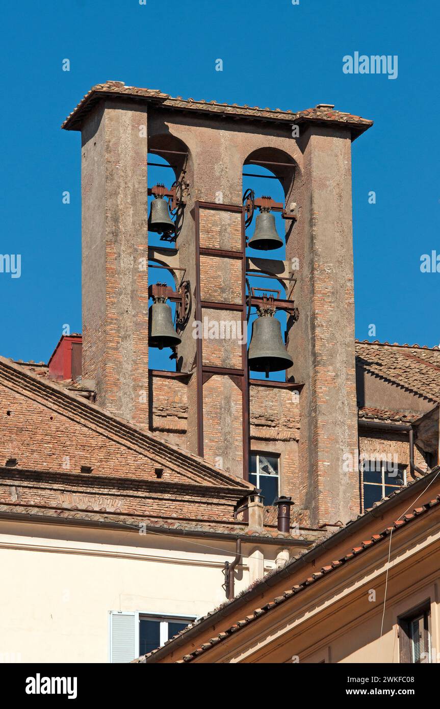 Campanile di Santa Maria in Portico nella chiesa Campitelli, Ghetto Jewis, Roma, Lazio, Italia Foto Stock