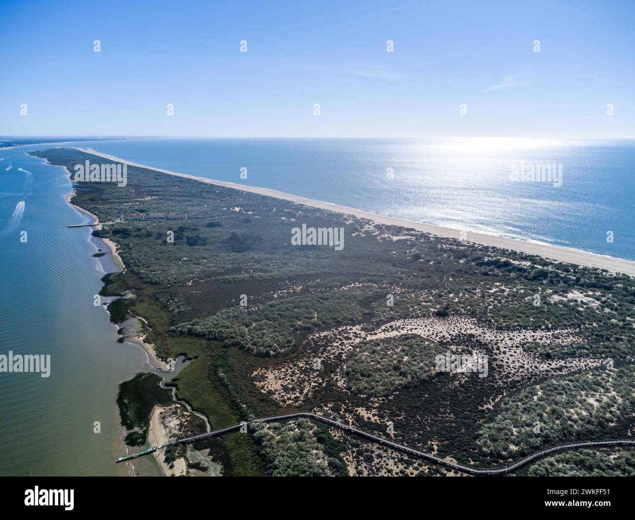 Veduta aerea della Freccia Rompido (la Flecha del Rompido), una sponda di sabbia formata sulle spiagge di Rompido e Portil che già raggiunge la spiaggia di la Bota, in Foto Stock