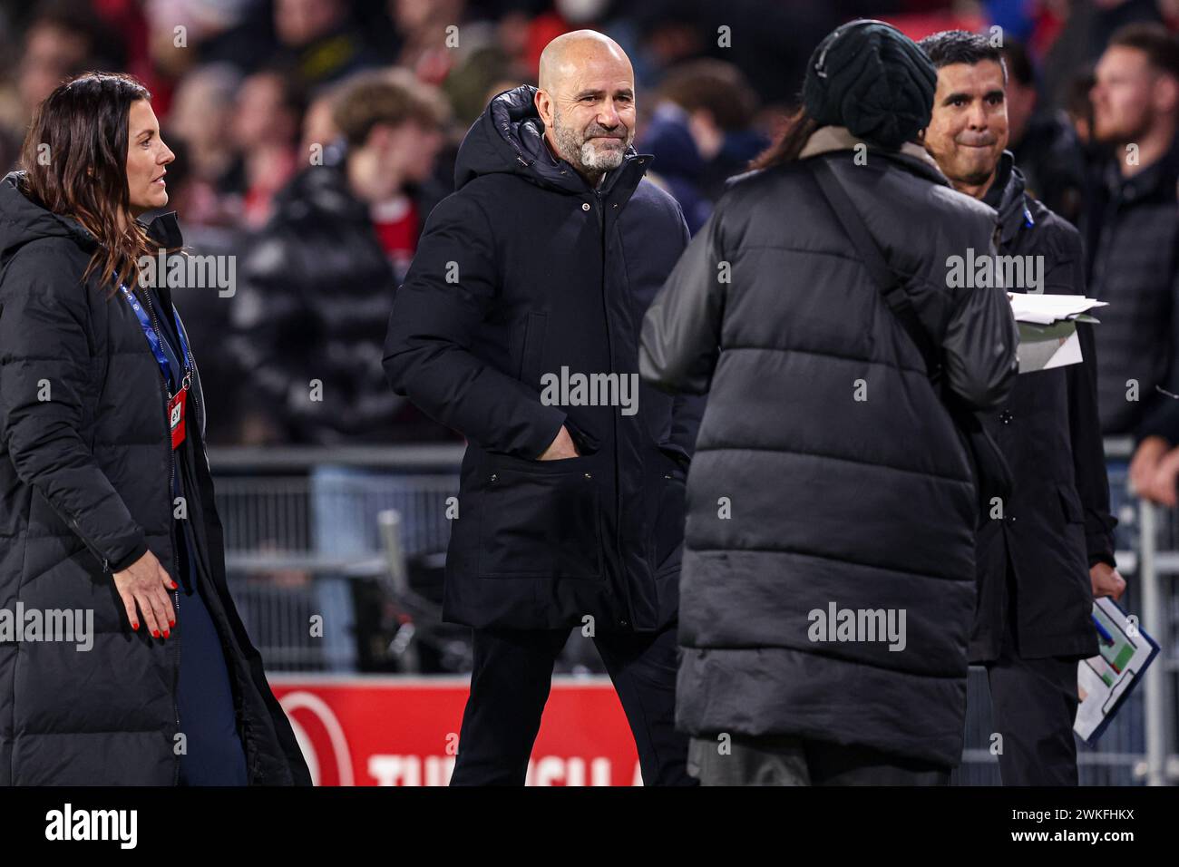 Eindhoven, Paesi Bassi. 20 febbraio 2024. EINDHOVEN, PAESI BASSI - 20 FEBBRAIO: Il capo allenatore Peter Bosz del PSV guarda in alto durante la partita di prima gamba di UEFA Champions League tra PSV e Borussia Dortmund al Philips Stadion il 20 febbraio 2024 a Eindhoven, Paesi Bassi. (Foto di Peter Lous/Orange Pictures) credito: Orange Pics BV/Alamy Live News Foto Stock