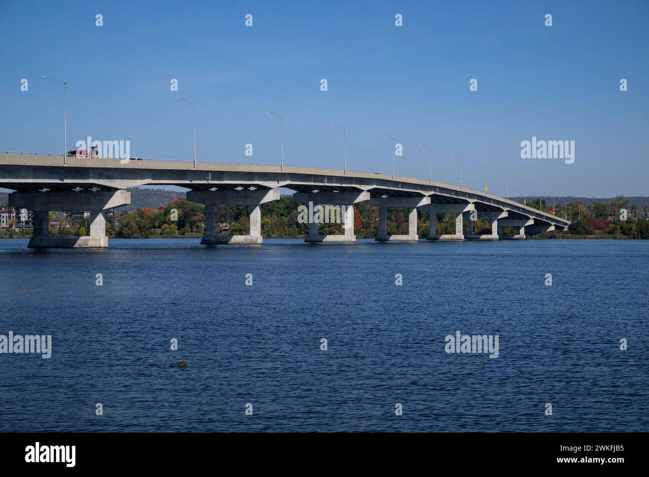 Ponte Long-Sault , Pont du Long-Saul, che attraversa il fiume Ottawa a Grenville, Quebec e Hawkesbury Ontario Foto Stock