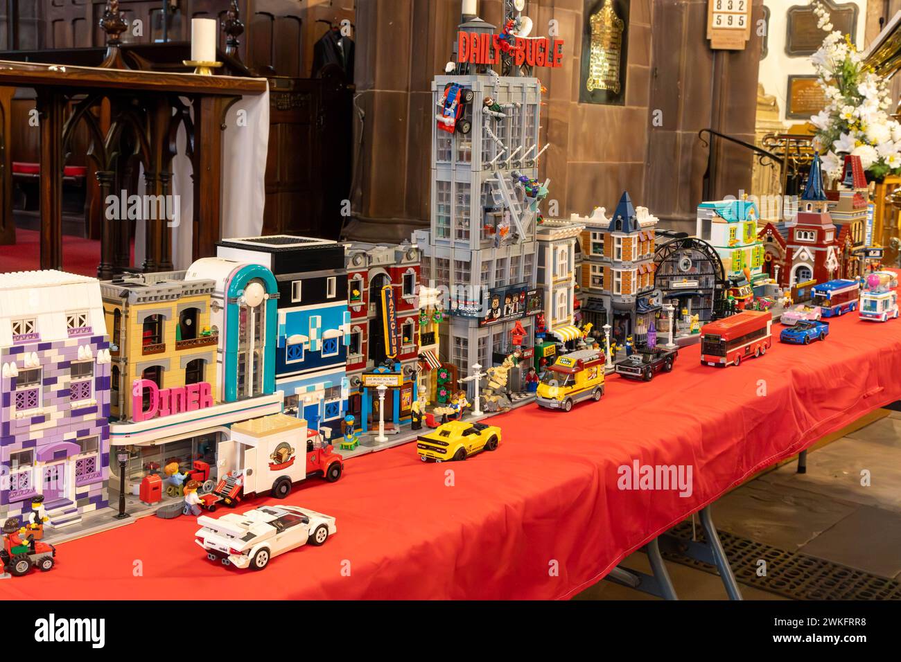 LEGO Street al Brick Festival nella chiesa parrocchiale di St Elphin a Warrington, Cheshire, Inghilterra Foto Stock LEGO Street al Brick Festival nella chiesa parrocchiale di St Elphin a Warrington, Cheshire, Inghilterra Foto Stock