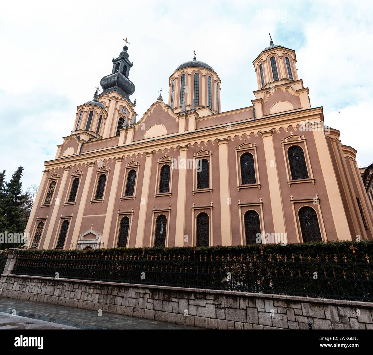 Sarajevo - BiH - 11 FEB 2024: La chiesa cattedrale della Natività di Theotokos, la più grande chiesa ortodossa serba di Sarajevo, designata Natio Foto Stock