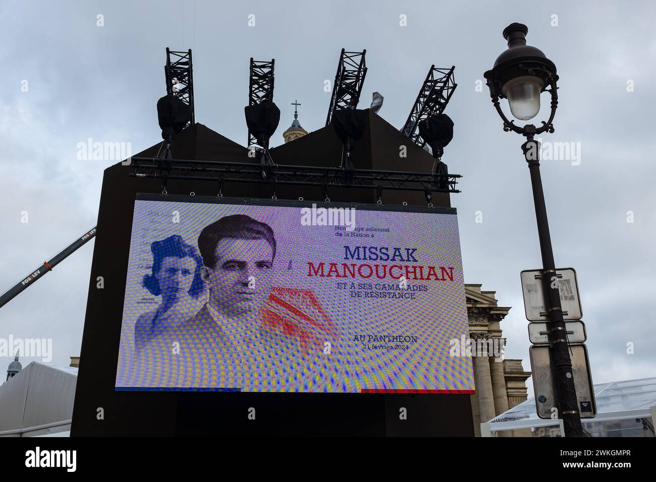 Parigi, Francia. 20 febbraio 2024. Ritratti di Mélinée e Missak Manouchian di fronte al Panthéon Foto Stock