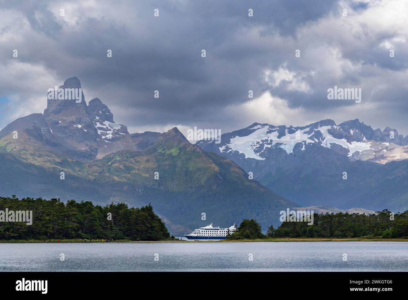 Nave da crociera Stella Australis nel viale dei ghiacciai, Artico cileno, Patagonia, Cile Foto Stock