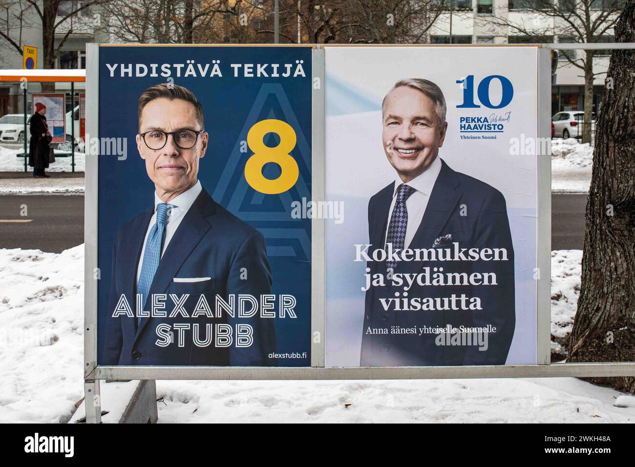 Elezioni presidenziali del 2024 manifesti della campagna del secondo turno nel distretto di Munkkiniemi di Helsinki, Finlandia Foto Stock