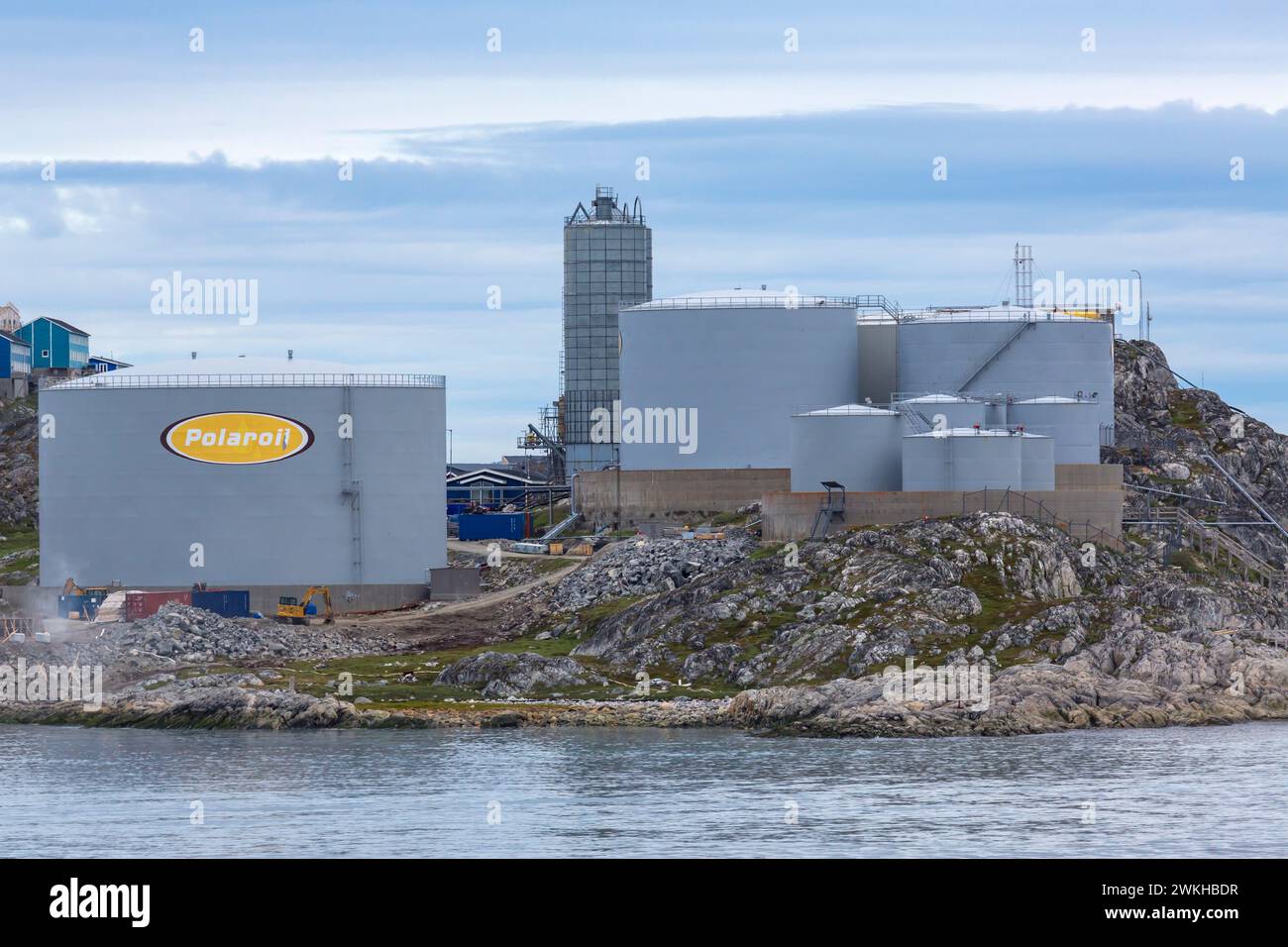 Serbatoi di stoccaggio di petrolio e carburante Polaroil a Nuuk, Groenlandia, a luglio Foto Stock