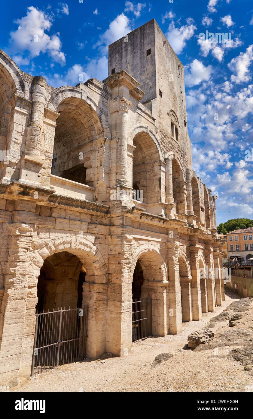 Pro des Tours Sarrasines, Arènes d'Arles, Roman Amphithéâtre, Arles, Bouches-du-Rhône, Provence-Alpes-Côte d’Azur, Francia, Europa Foto Stock