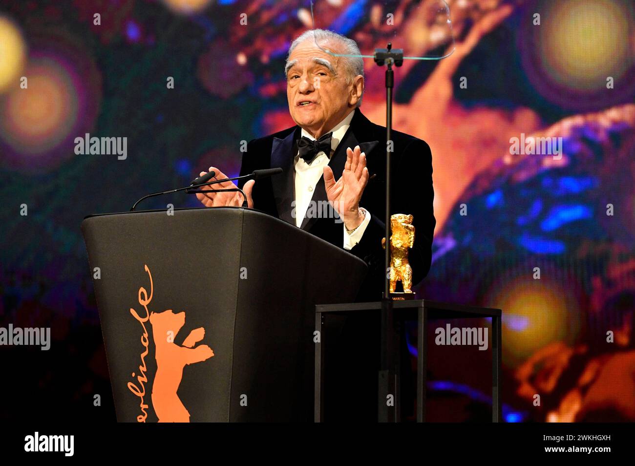 Martin Scorsese bei der Verleihung des Goldenen Ehrenbären an Martin Scorsese auf der Berlinale 2024 / 74. Internationale Filmfestspiele Berlin im Berlinale Palast. Berlino, 20.02.2024 *** Martin Scorsese alla presentazione dell'Orso d'Oro Onorario a Martin Scorsese al Berlinale 2024 74 Berlin International Film Festival al Berlinale Palast Berlin, 20 02 2024 foto:Xn.xKubelkax/xFuturexImagex ehrenbaer_verleihung_4333 Foto Stock
