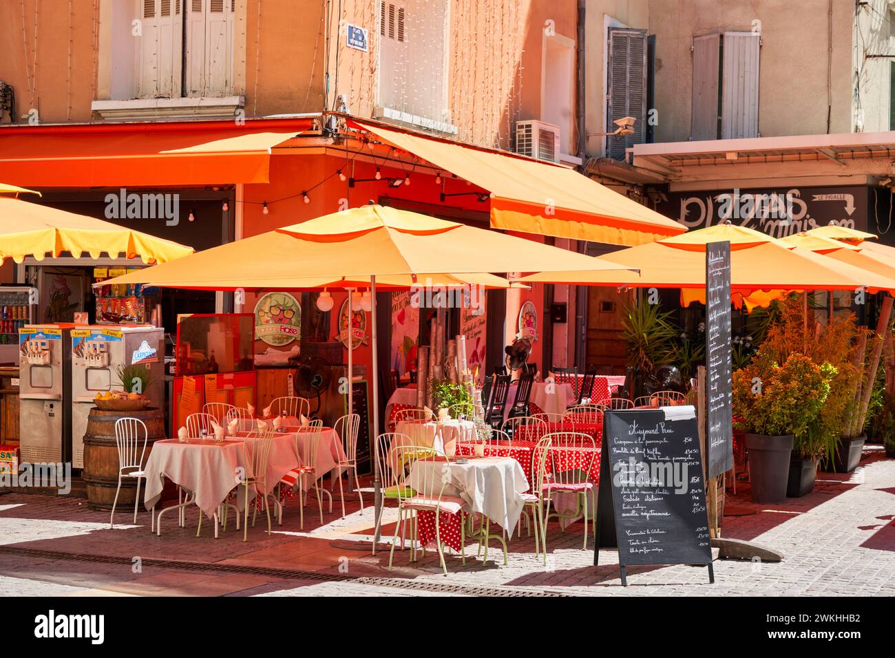 Terrace, Place de la République, Orange, Vaucluse, Provence-Alpes-Côte d’Azur, Francia, Europa Foto Stock