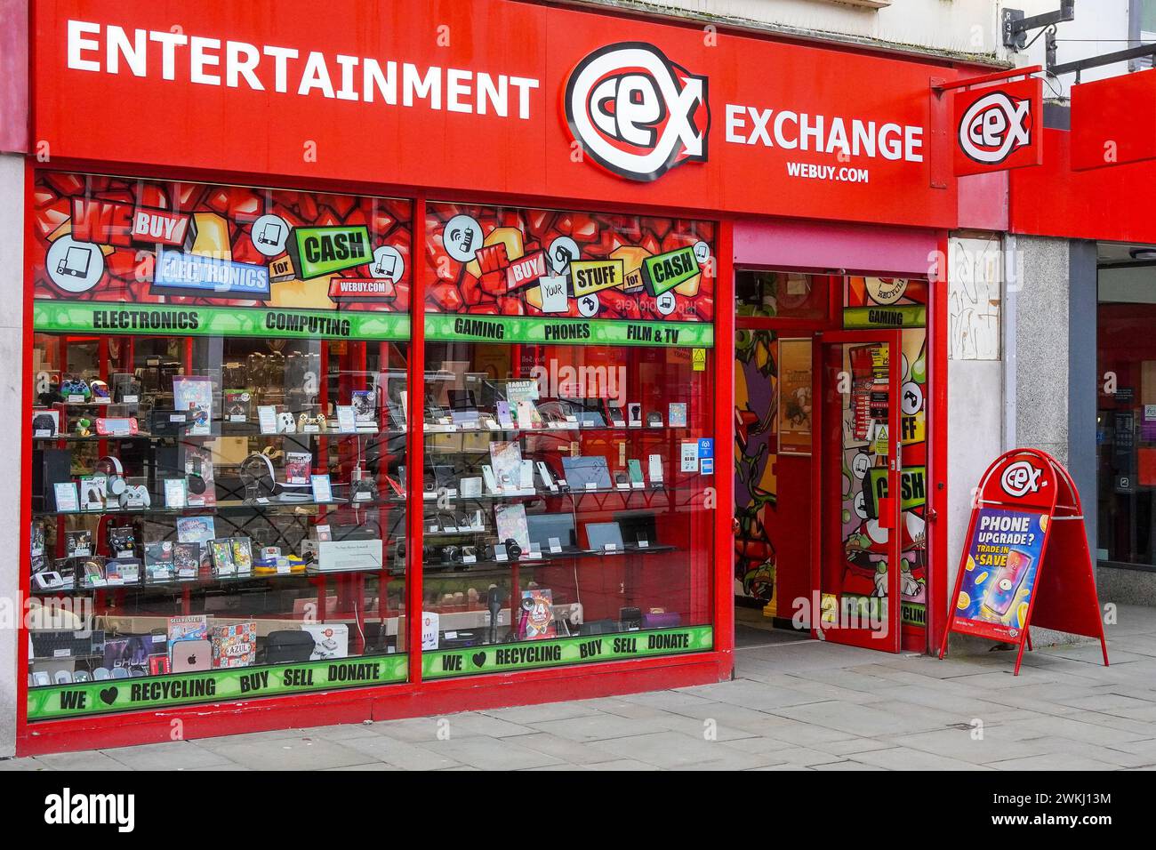 Esterno del negozio CEX per l'intrattenimento di seconda mano, via principale, Ayr, Regno Unito Foto Stock