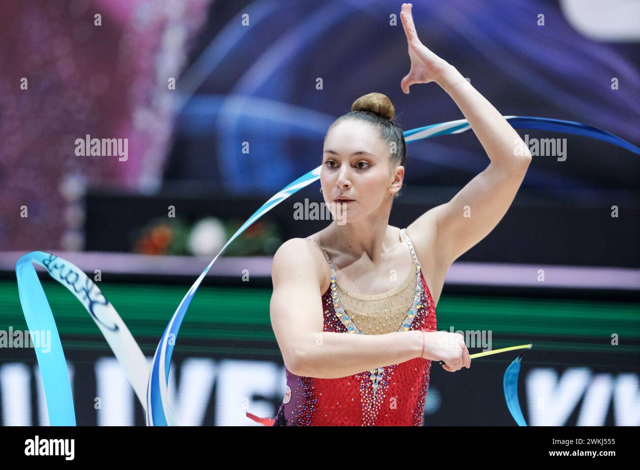 Chieti, Italia. 17 febbraio 2024. Talisa Torretti della squadra Ginnastica Fabriano compete con il nastro al primo turno della stagione regolare della Foto Stock