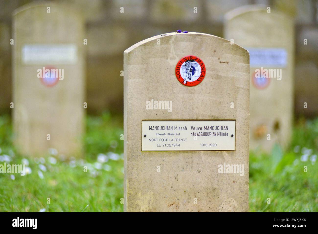 Ivry Sur Seine, Francia. 20 febbraio 2024. Tomba di Missak e Melinee Mannoukian a Ivry sur Seine, Francia, il 20 febbraio 2024, alla vigilia dell'ingresso nel Pantheon di Missak e Melinee Manouchian, sua moglie. Missak Manouchian, un worke di resistenza immigrata armena, fu ucciso dai tedeschi il 21 febbraio 1944 a Mont-Valerien a Suresnes insieme alla maggior parte dei suoi compagni e altri combattenti della resistenza. Foto di Karim Ait Adjejdou/ABACAPRESS.COM credito: Abaca Press/Alamy Live News Foto Stock