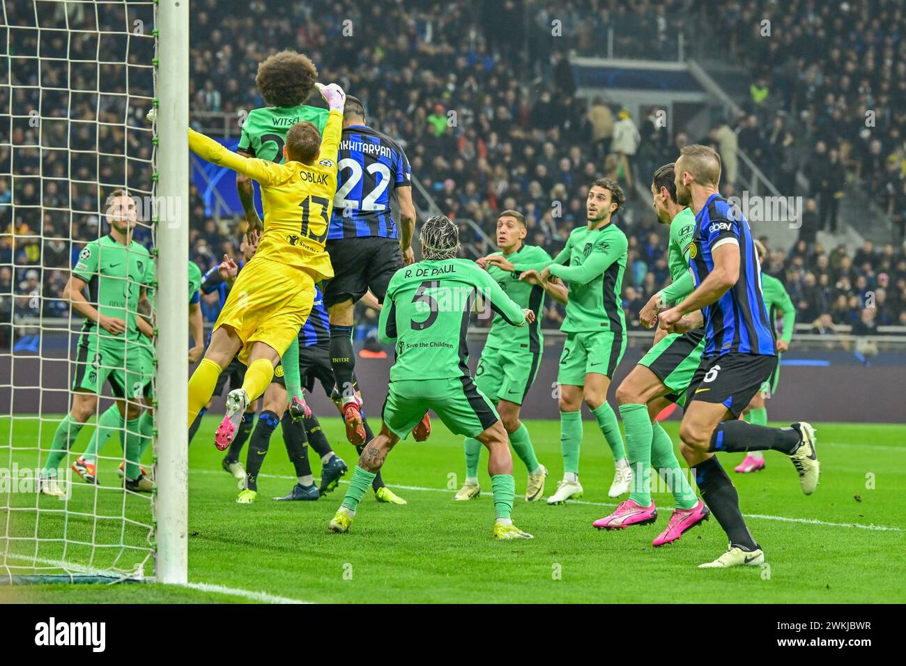 Milano, Italia. 20 febbraio 2024. Il portiere Jan Oblak (13) dell'Atletico Madrid è stato visto durante la partita di UEFA Champions League tra Inter e Real Sociedad a Giuseppe Meazza a Milano. (Photo Credit: Gonzales Photo/Alamy Live News Foto Stock