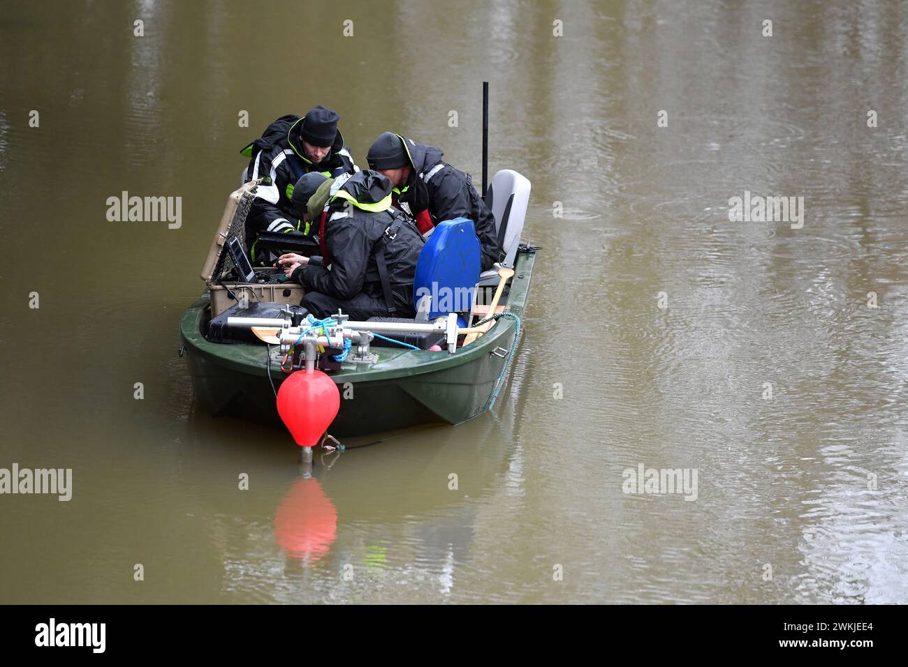 Leicester, Leicestershire, Regno Unito. 21 febbraio 2024. I subacquei della polizia continuano a cercare Aylestone Meadows, il Grand Union Canal e le aree circostanti per un bambino di 2 anni che è caduto in acqua alluvionale domenica 18 febbraio e non è stato più visto da allora. Foto Stock