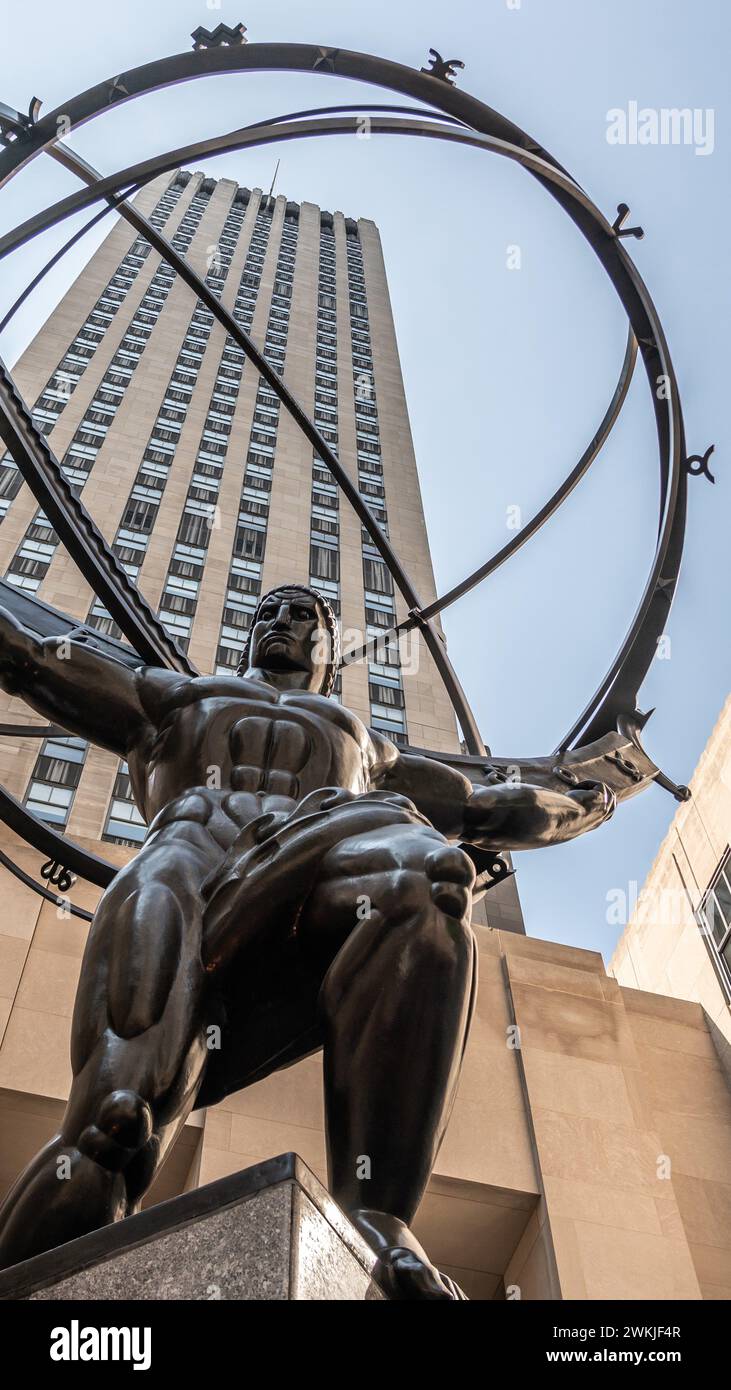 New York, USA - 19 settembre 2022: Scultura dell'atlante di fronte al Rockefeller Center di Manhattan, New York Foto Stock