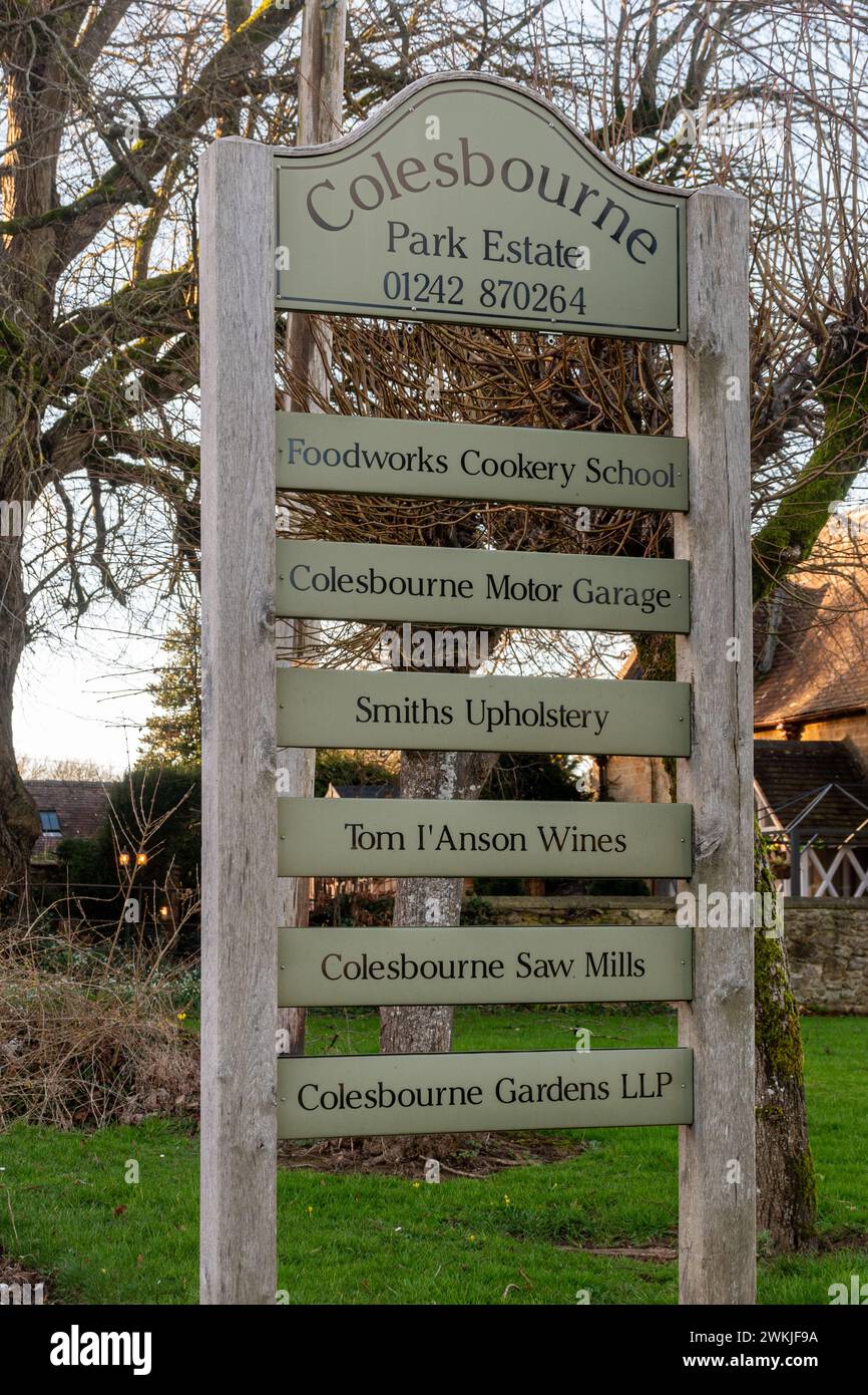 Colesbourne Park Estate firma attività pubblicitarie, tra cui la scuola di cucina foodworks, Colesbourne Village, Gloucestershire, Inghilterra, Regno Unito Foto Stock