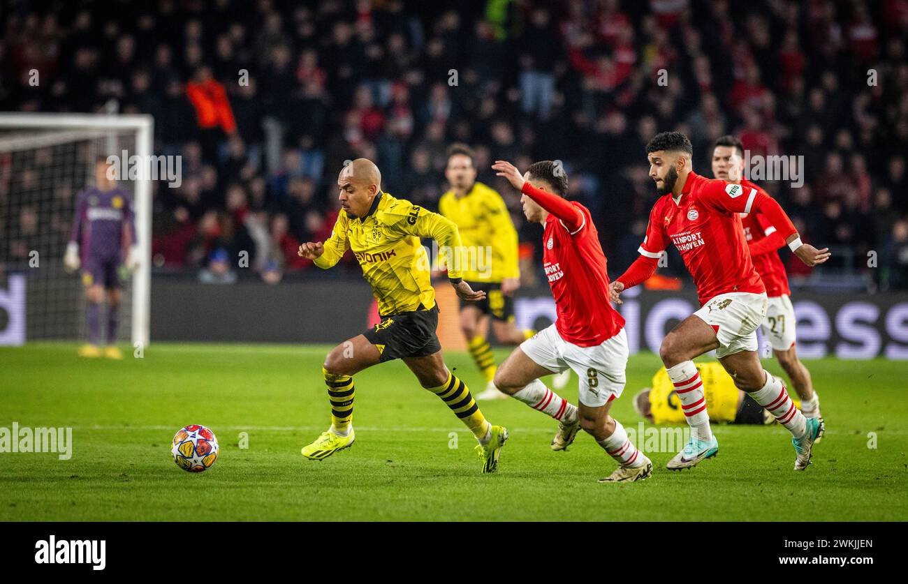 Eindhoven, Paesi Bassi. 20 febbraio 2024. Donyell Malen (BVB) Sergino Dest (Eindhoven) Ismael Saibari (Eindhoven) PSV Eindhoven - Borussia Dortmund 20. Foto Stock