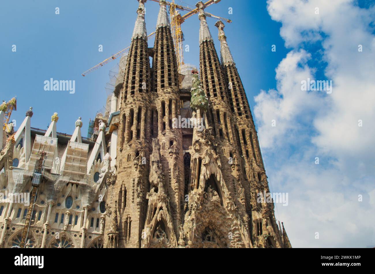 Barcellona, Spagna - luglio 2,2018: La famosa Sagrada Família, una chiesa cattolica romana piena di turisti. Foto Stock
