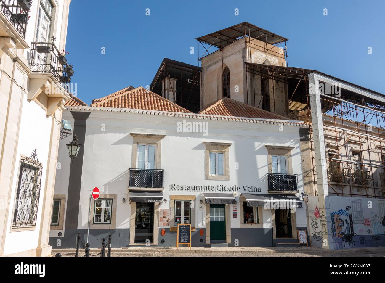 Ristorante portoghese Cidade Velha su Rua Domingos Guieiro accanto al municipio di Faro nella città vecchia di Faro, 6 febbraio 2024 Foto Stock