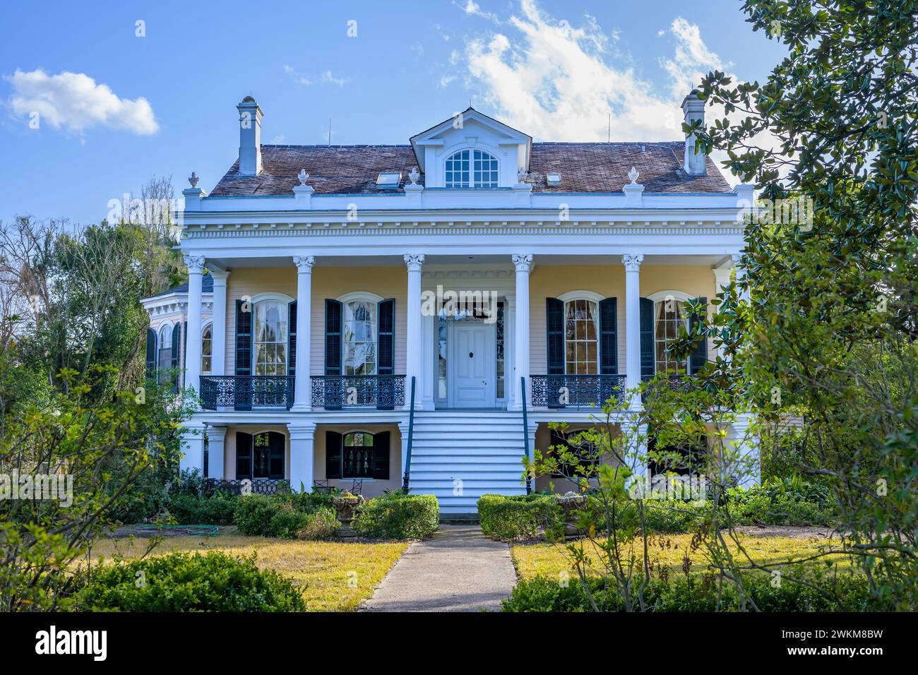 NEW ORLEANS, LOUISIANA, USA - 4 FEBBRAIO 2024: Di fronte alla storica casa di Antonio Palacios in St Charles Avenue Foto Stock