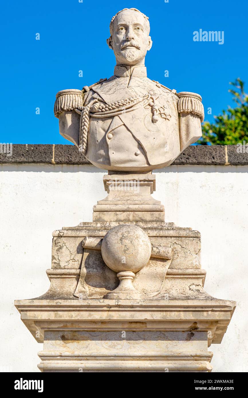 Statua, busto che commemora l'attraversamento dell'Africa da Mossamedes a Quilimane di Brito Capello e Roberto Ivens. Ponte Delgada-São Miguel-Aores-Port Foto Stock