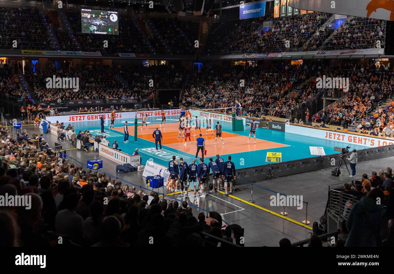 Berlino, Germania. 21 febbraio 2024. Pallavolo, uomini: Champions League, Berlin volley - Itas Trentino, KO, quarti di finale, andata, Max-Schmeling-Halle. Vista sulla hall. Crediti: Andreas Gora/dpa/Alamy Live News Foto Stock