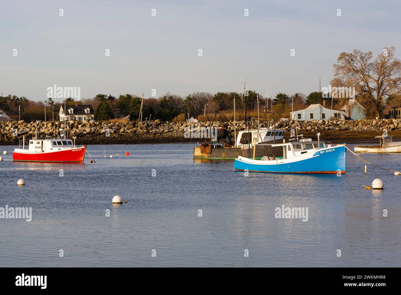 Barche ancorate a Rye Harbor a Rye, New Hampshire, la mattina presto. Foto Stock