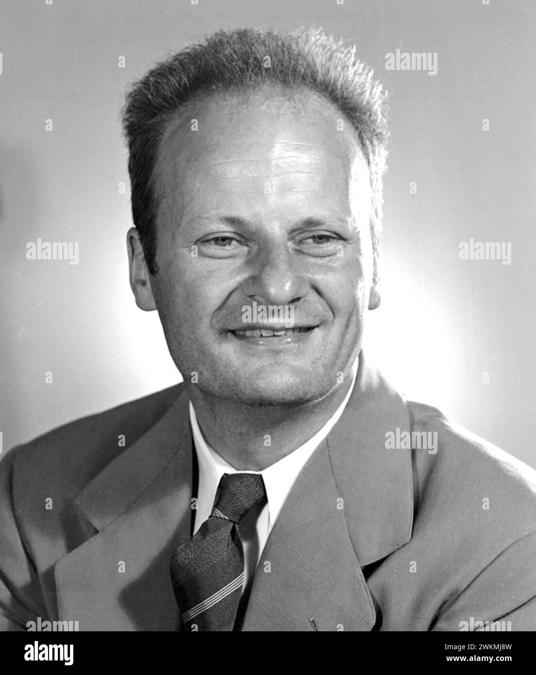 HANS BETHE (1906-2005) fisico teorico tedesco-americano mentre era a Los Alamos. Foto Stock
