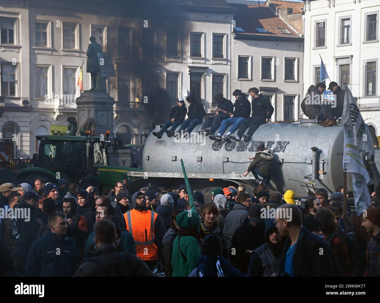 Bruxelles, Belgio. 1 febbraio 2024. Una protesta degli agricoltori contro la politica agricola comune dell'Unione europea nel quartiere europeo di Bruxelles, dove si sta svolgendo un vertice di emergenza dei leader di 27 paesi dell'UE per assegnare assistenza all'Ucraina per un importo di 50 miliardi di euro per quattro anni. 01.02.2024 Belgio, Bruxelles credito fotografico: Alexi Witwicki/Sipa USA credito: SIPA USA/Alamy Live News Foto Stock