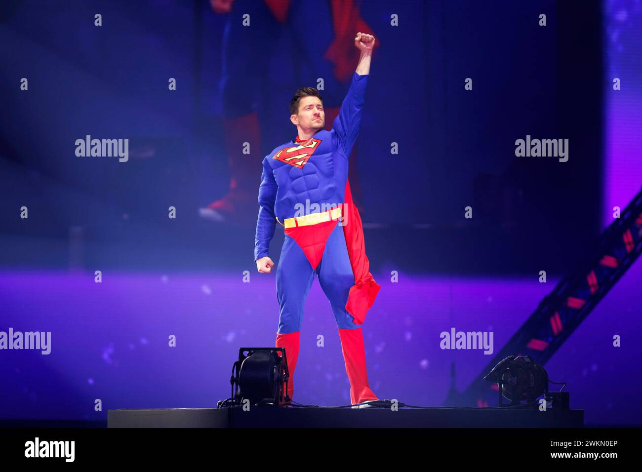 Kunstturner Philipp Boy bei der Tanzshow Lets Dance: DIE LIVE-TOUR 2023 - Das Original in der Lanxess-Arena. Köln, 03.12.2023 NRW Deutschland *** ginnasta artistica Philipp Boy allo spettacolo di danza Lets Dance DIE LIVE TOUR 2023 Das Original nella Lanxess Arena di Colonia, 03 12 2023 NRW Germania Copyright: XChristophxHardtx Foto Stock Kunstturner Philipp Boy bei der Tanzshow Lets Dance: DIE LIVE-TOUR 2023 - Das Original in der Lanxess-Arena. Köln, 03.12.2023 NRW Deutschland *** ginnasta artistica Philipp Boy allo spettacolo di danza Lets Dance DIE LIVE TOUR 2023 Das Original nella Lanxess Arena di Colonia, 03 12 2023 NRW Germania Copyright: XChristophxHardtx Foto Stock